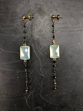 Load image into Gallery viewer, Boucles d&#39;oreille longues en pierres semi précieuses, argent et laiton, créateur Khara Tuki Paris
