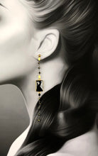 Load image into Gallery viewer, Boucles d&#39;oreille longues en pierres semi précieuses, argent et laiton, créateur Khara Tuki Paris

