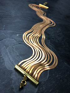 bracelet 2 tours en laiton brut, chaîne serpent plat, créateur Khara Tuki Paris
