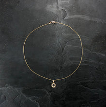 Load image into Gallery viewer, Collier minimaliste en laiton plaqué or, pendentif mini soleil
