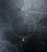 Load image into Gallery viewer, Collier minimaliste en laiton plaqué or, pendentif mini soleil
