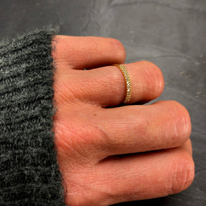 Bague en laiton doré, strass de Swarovski sur 2 rangs. Taille Unique